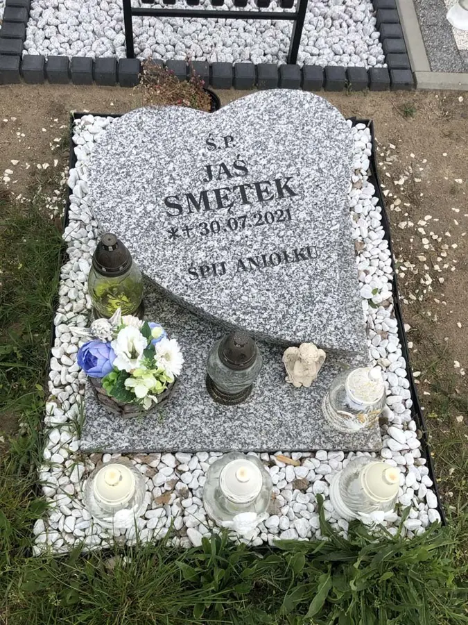 Nagrobki dziecięce, realizacja eGranit