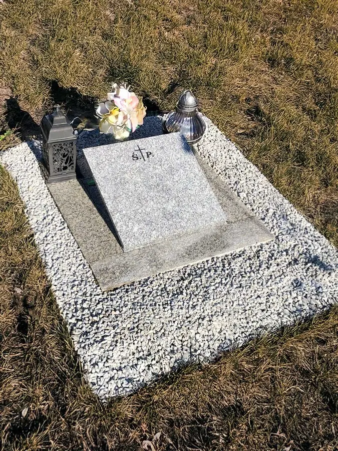 Nagrobki dziecięce, realizacja eGranit