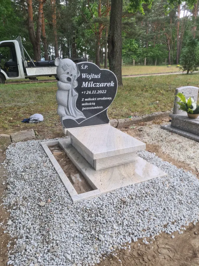 Nagrobek urnowy, realizacja eGranit
