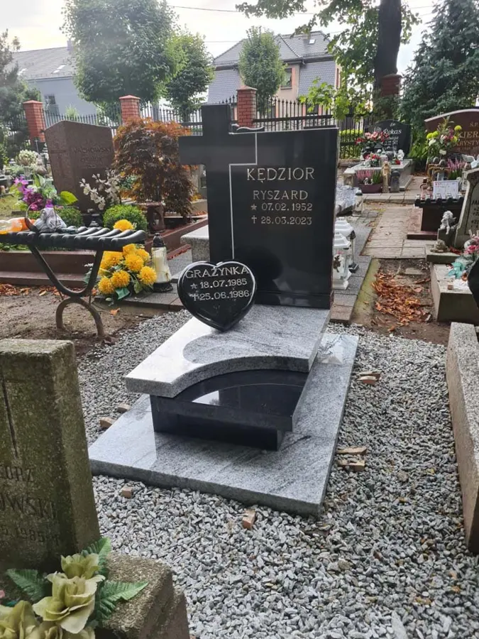 Nagrobek urnowy, realizacja eGranit