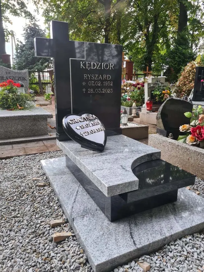 Nagrobek urnowy, realizacja eGranit