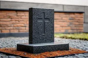 Nagrobek urnowy z krzyżem